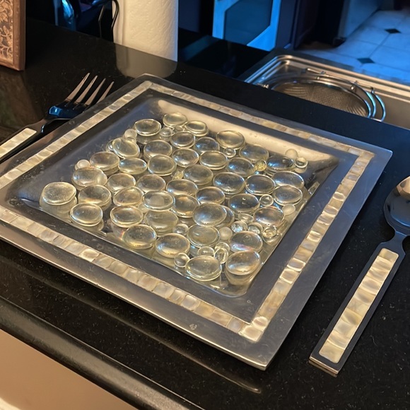 Pewter platter with large serving spoon and fork - Picture 4 of 5